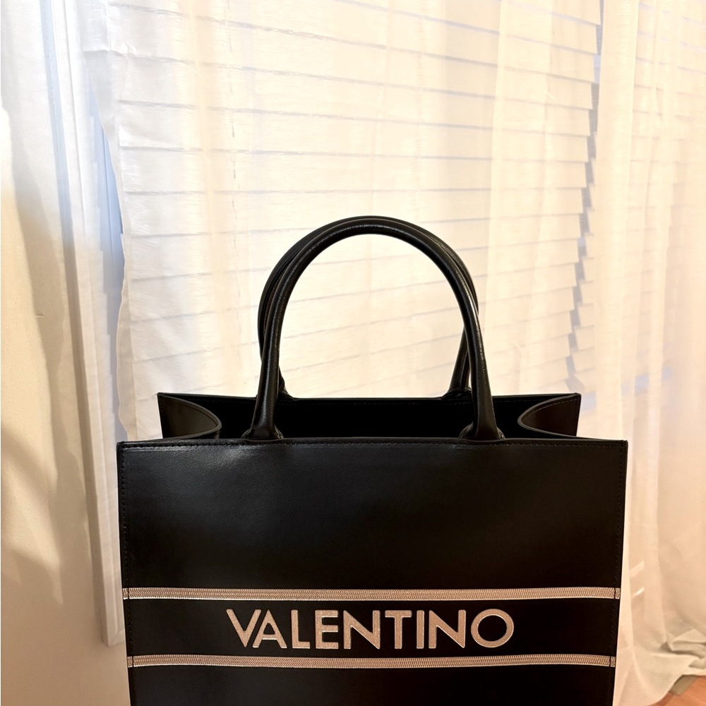V♣️I♣️P TOTE - Picture 13 of 17